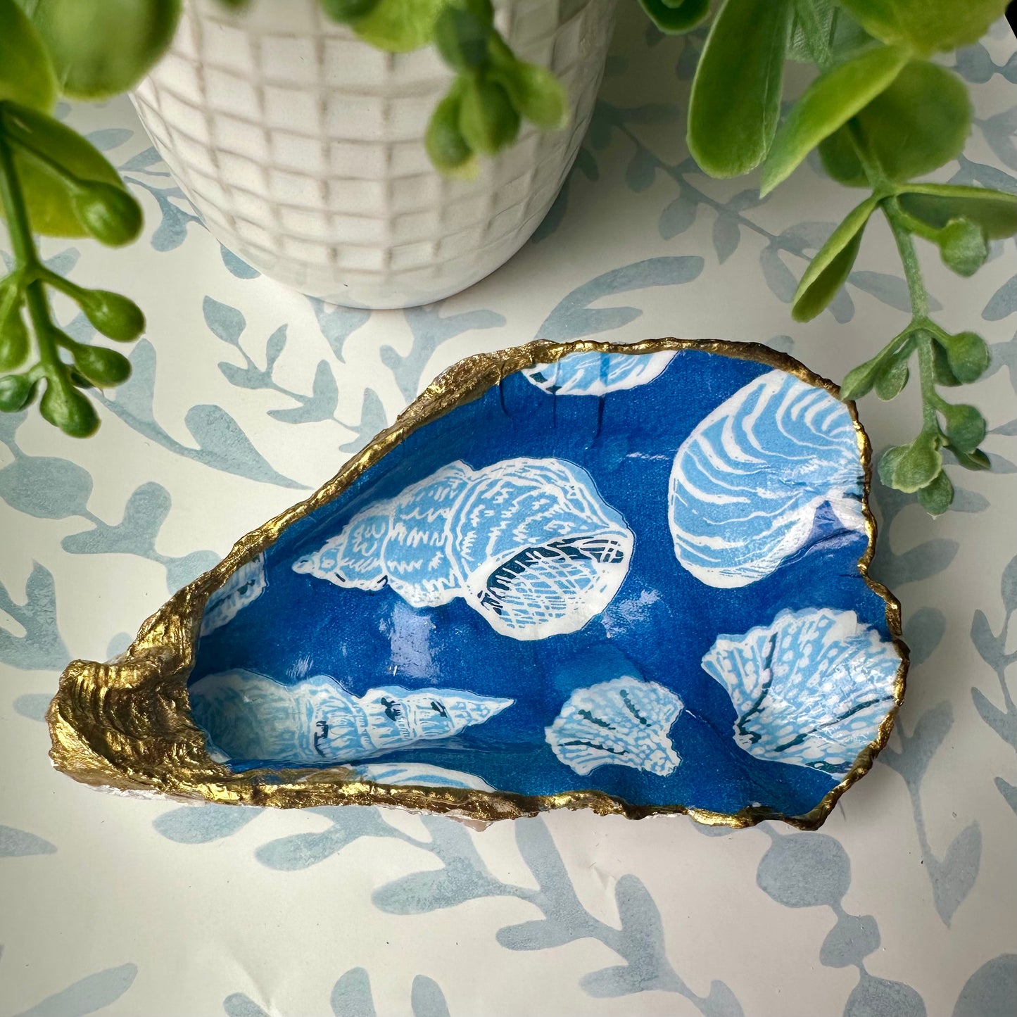 Lilly Pulitzer™️ “Sharol Seashell” Découpage Oyster Shell Trinket Dish