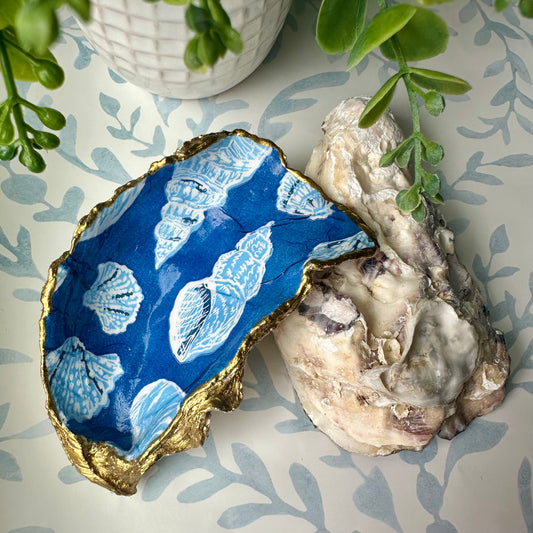 Lilly Pulitzer™️ “Sharol Seashell” Découpage Oyster Shell Trinket Dish