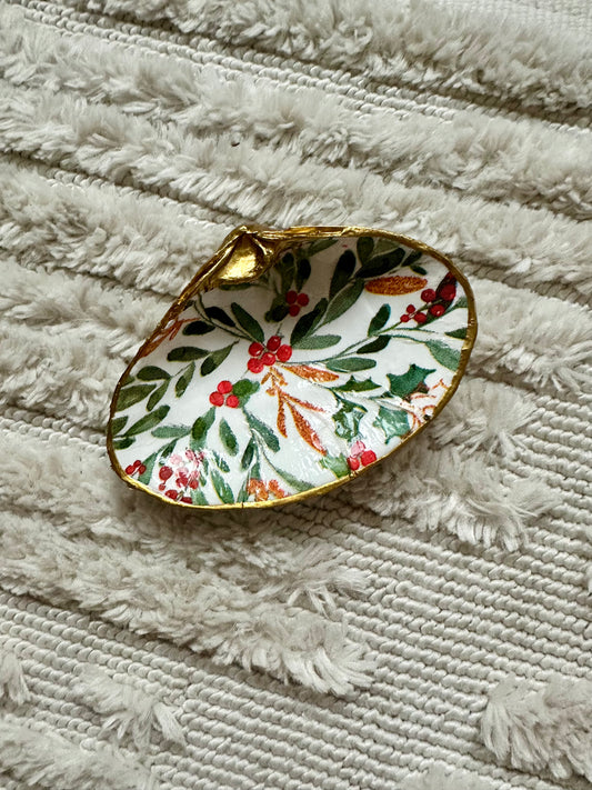 Découpage Atlantic Surf Clam Shell Trinket Dish - Holly Berry