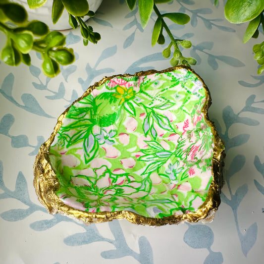 Lilly Pulitzer™️ “Fauna Green Lime Feeling Good” Découpage Oyster Shell Trinket Dish